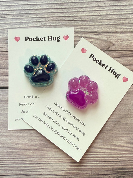 PAW PRINT POCKET HUG