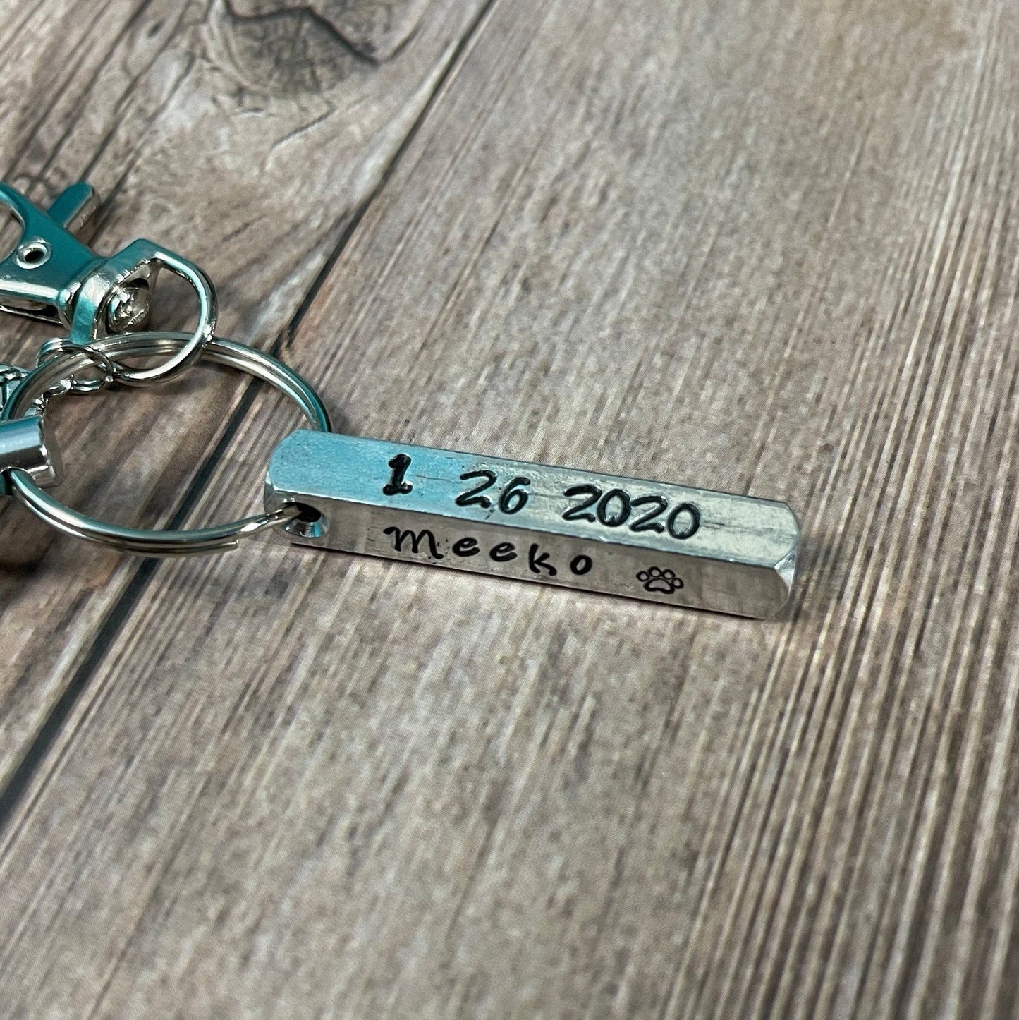PET LOSS MEMORIAL KEYCHAIN WITH KEEPSAKE CAPSULE