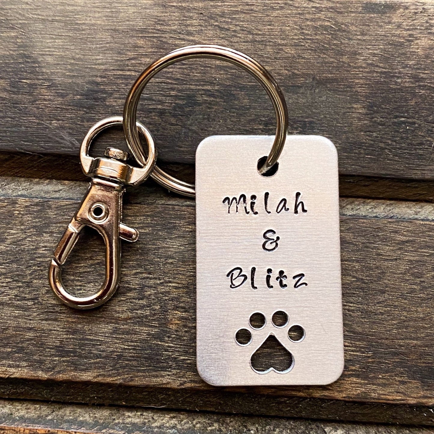 RECTANGLE KEYCHAIN WITH PAW PRINT