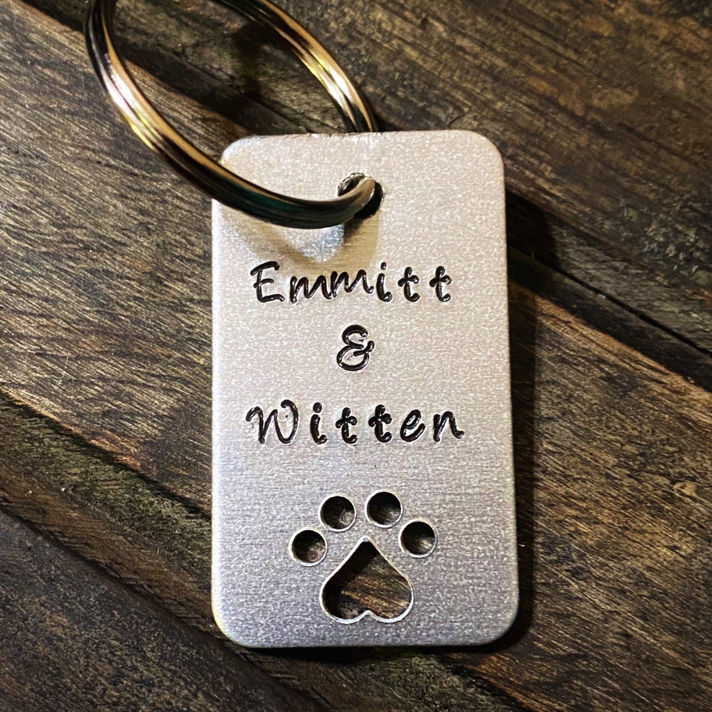 RECTANGLE KEYCHAIN WITH PAW PRINT