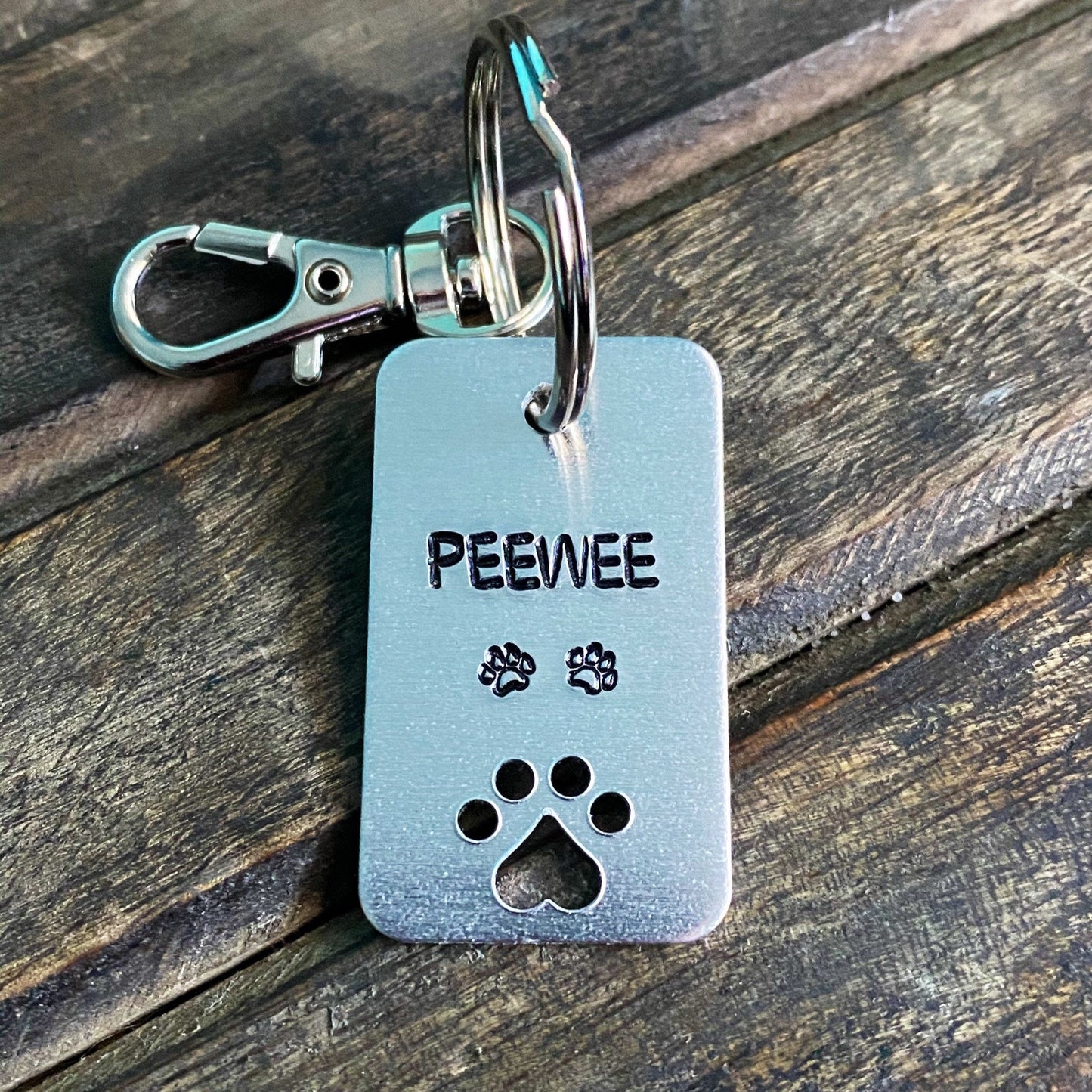 RECTANGLE KEYCHAIN WITH PAW PRINT