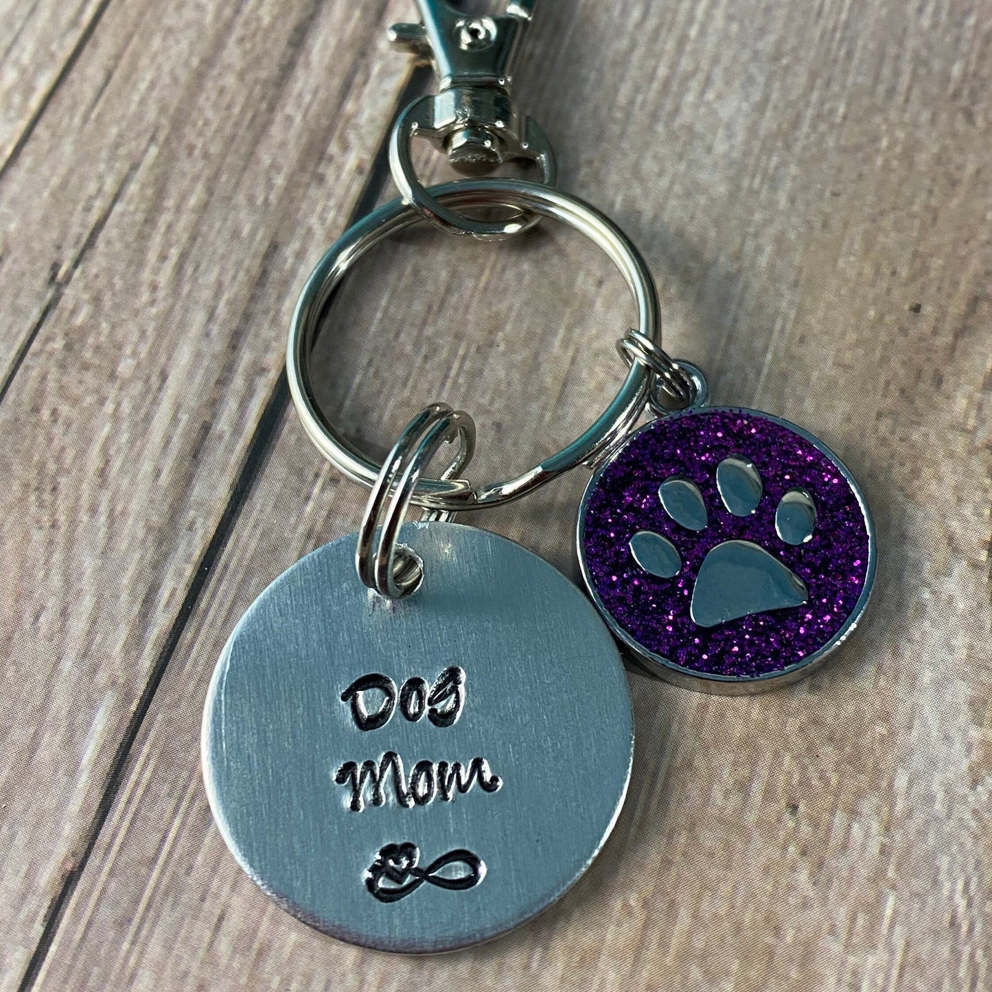 DOG MOM KEYCHAIN