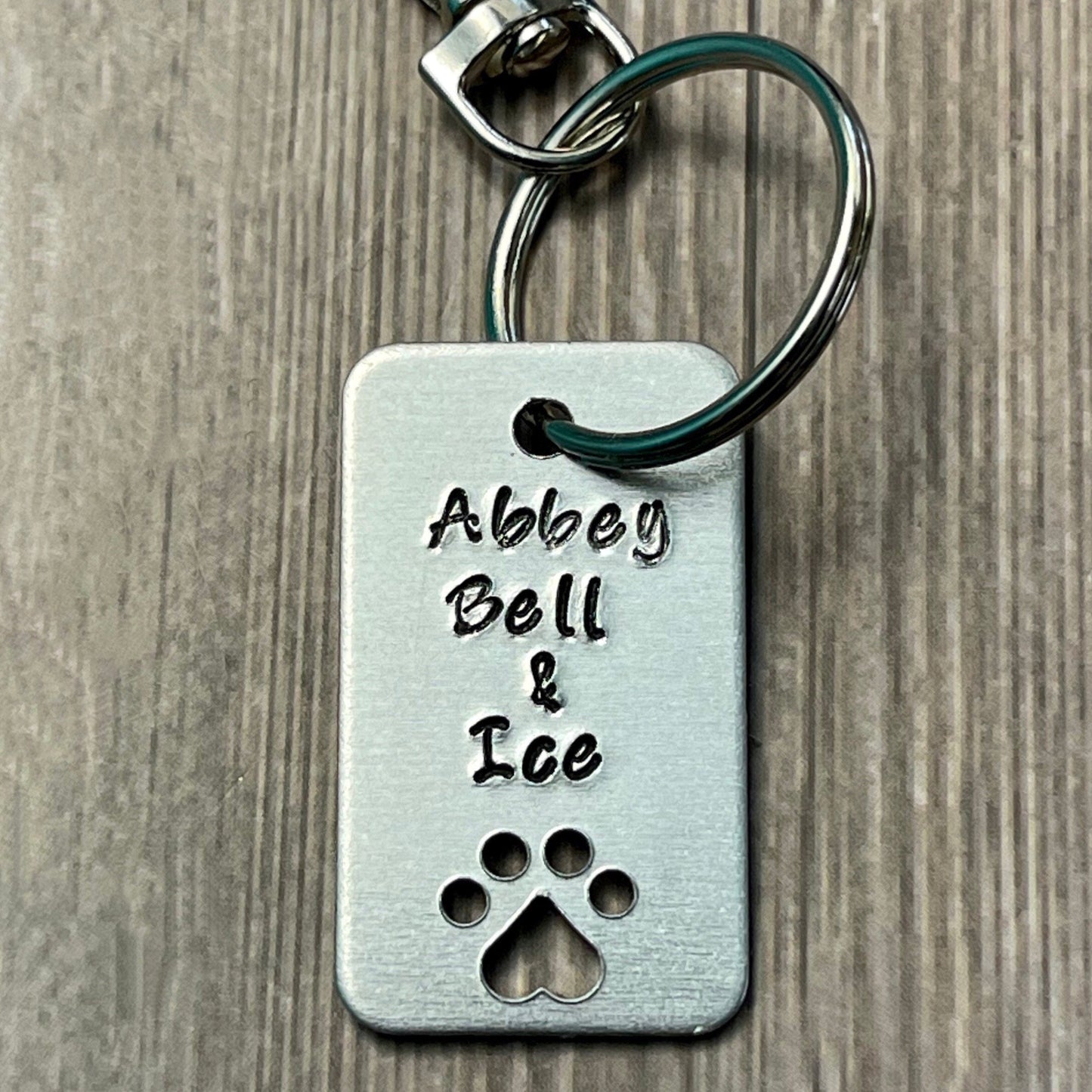 RECTANGLE KEYCHAIN WITH PAW PRINT